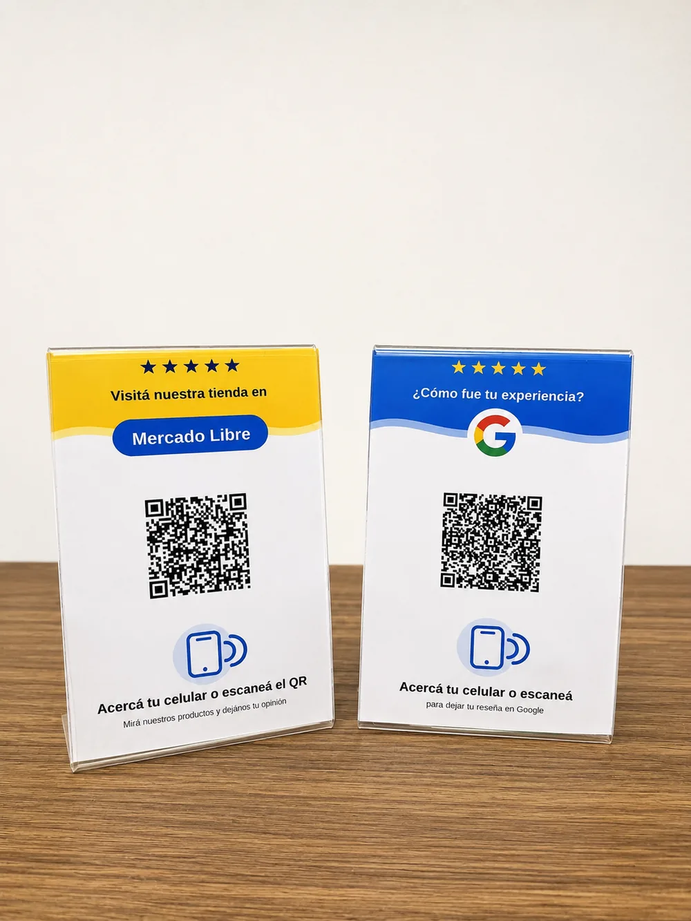 Parante de mostrador TusReviews con espacio para tu código QR